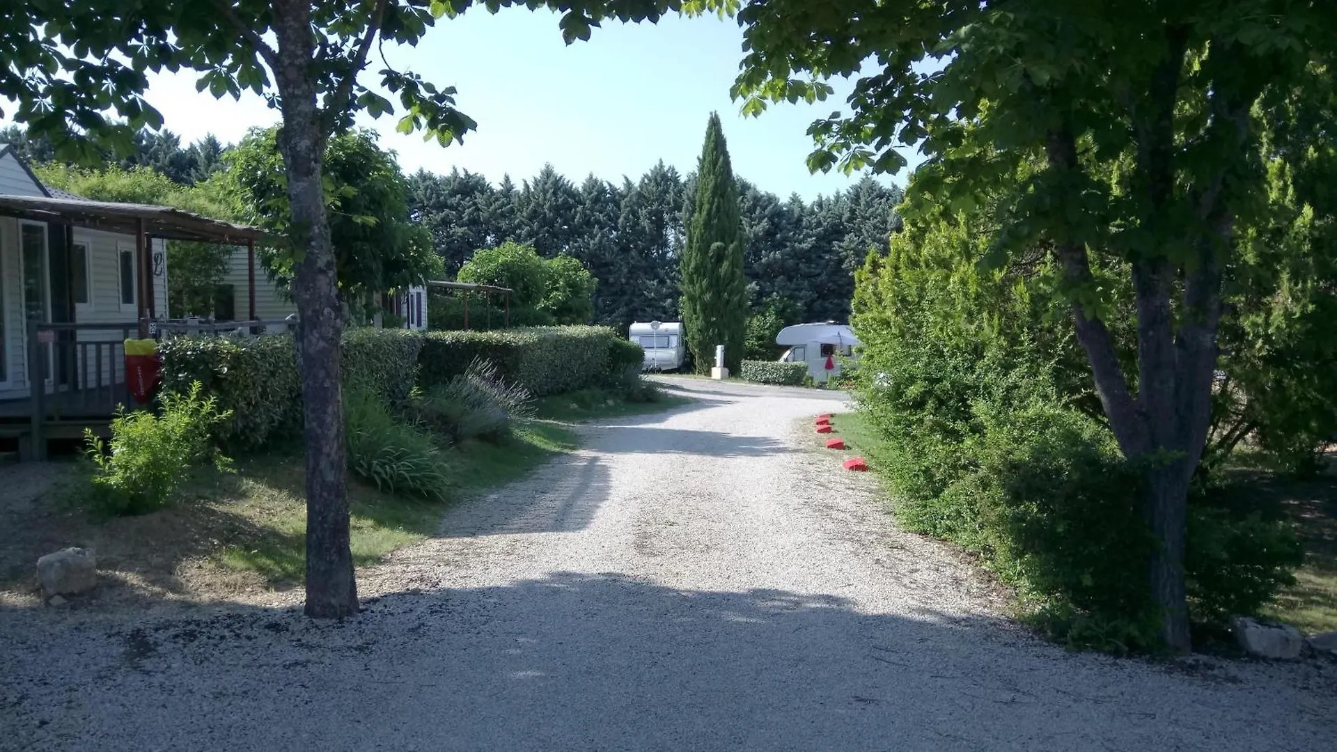 Camping Ginasservis Mobile-Home Flores Campsite
